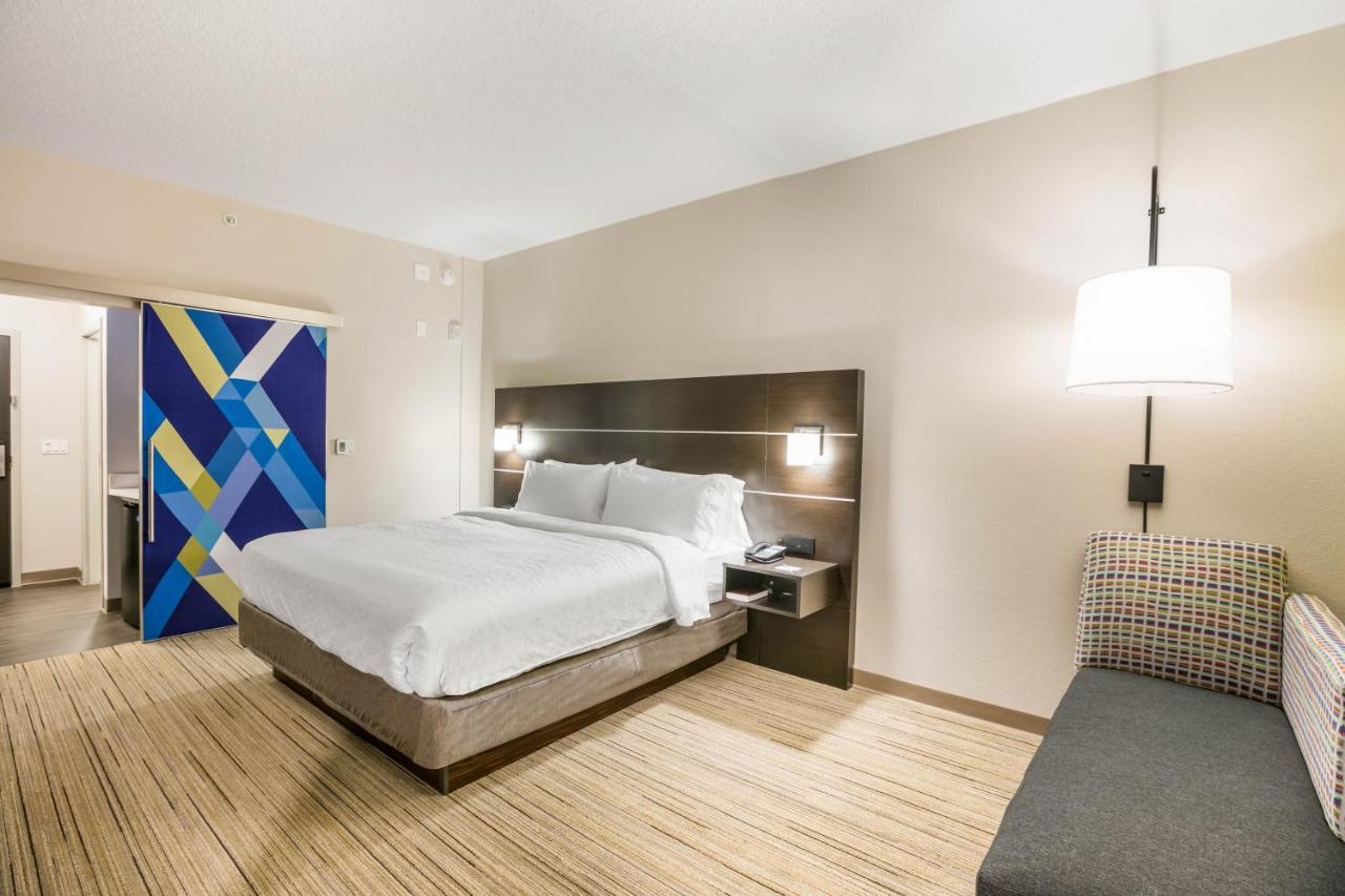 Holiday Inn Express & Suites Jacksonville - Town Center By Ihg Exterior photo