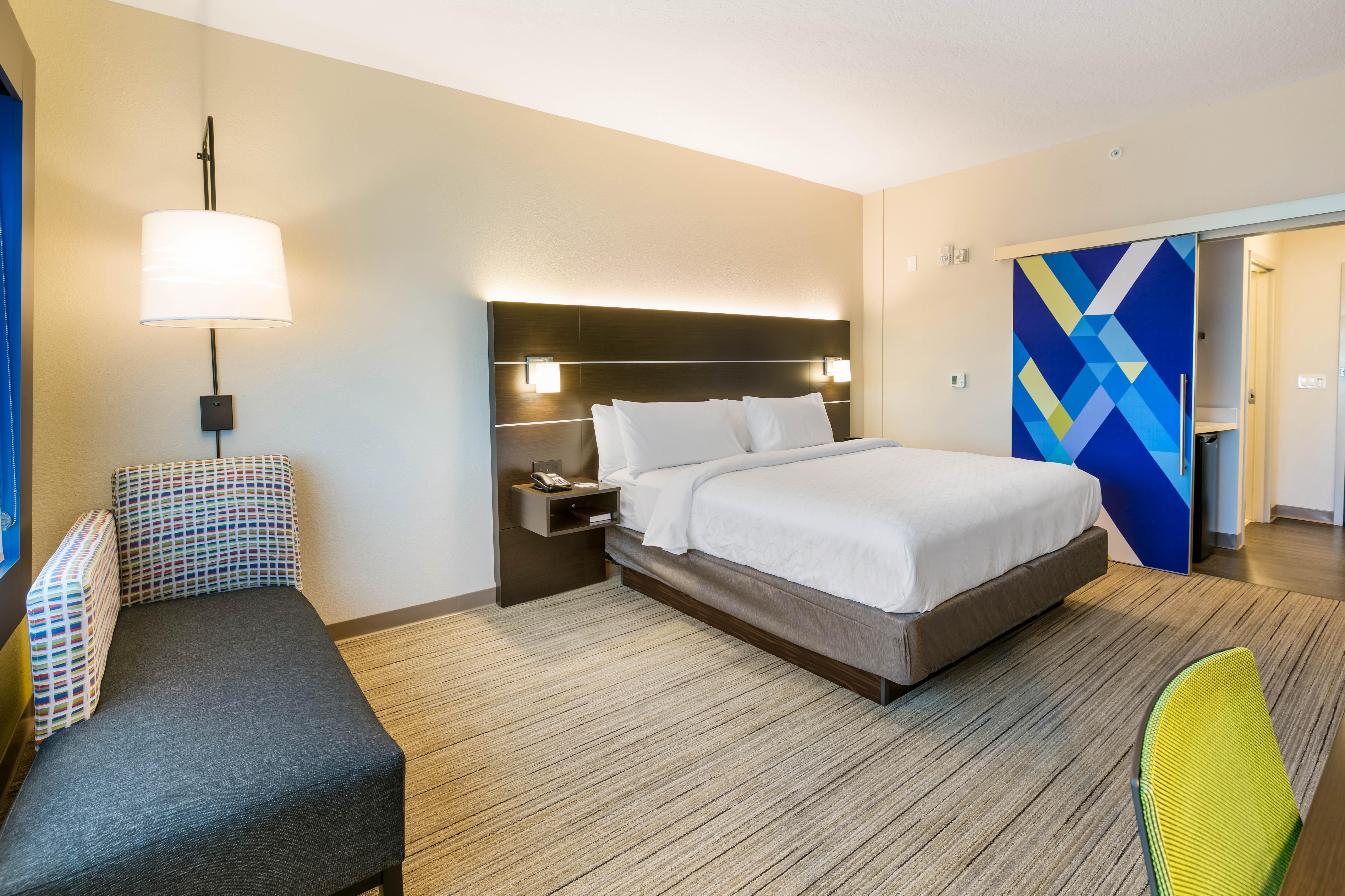 Holiday Inn Express & Suites Jacksonville - Town Center By Ihg Exterior photo