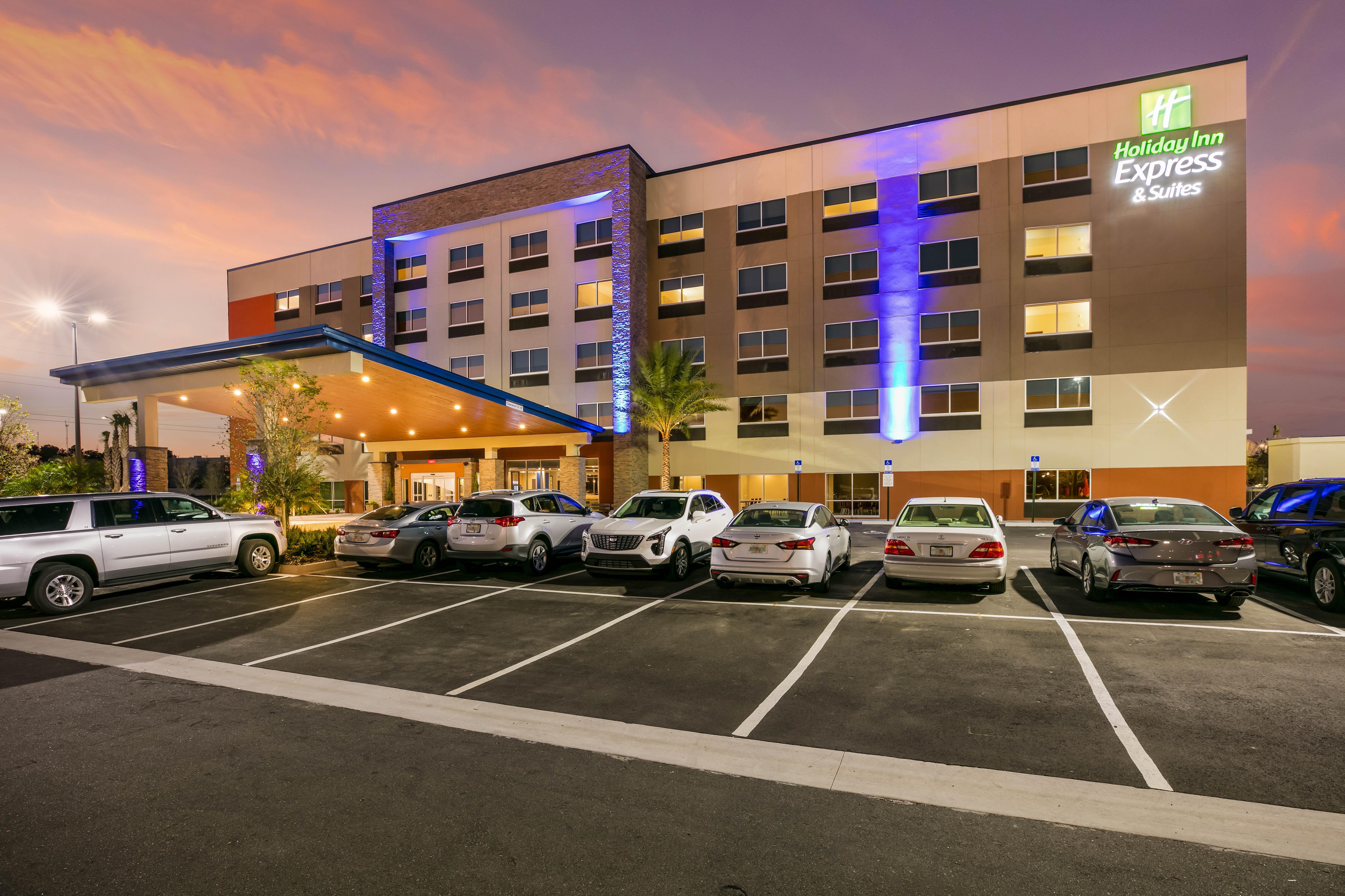 Holiday Inn Express & Suites Jacksonville - Town Center By Ihg Exterior photo