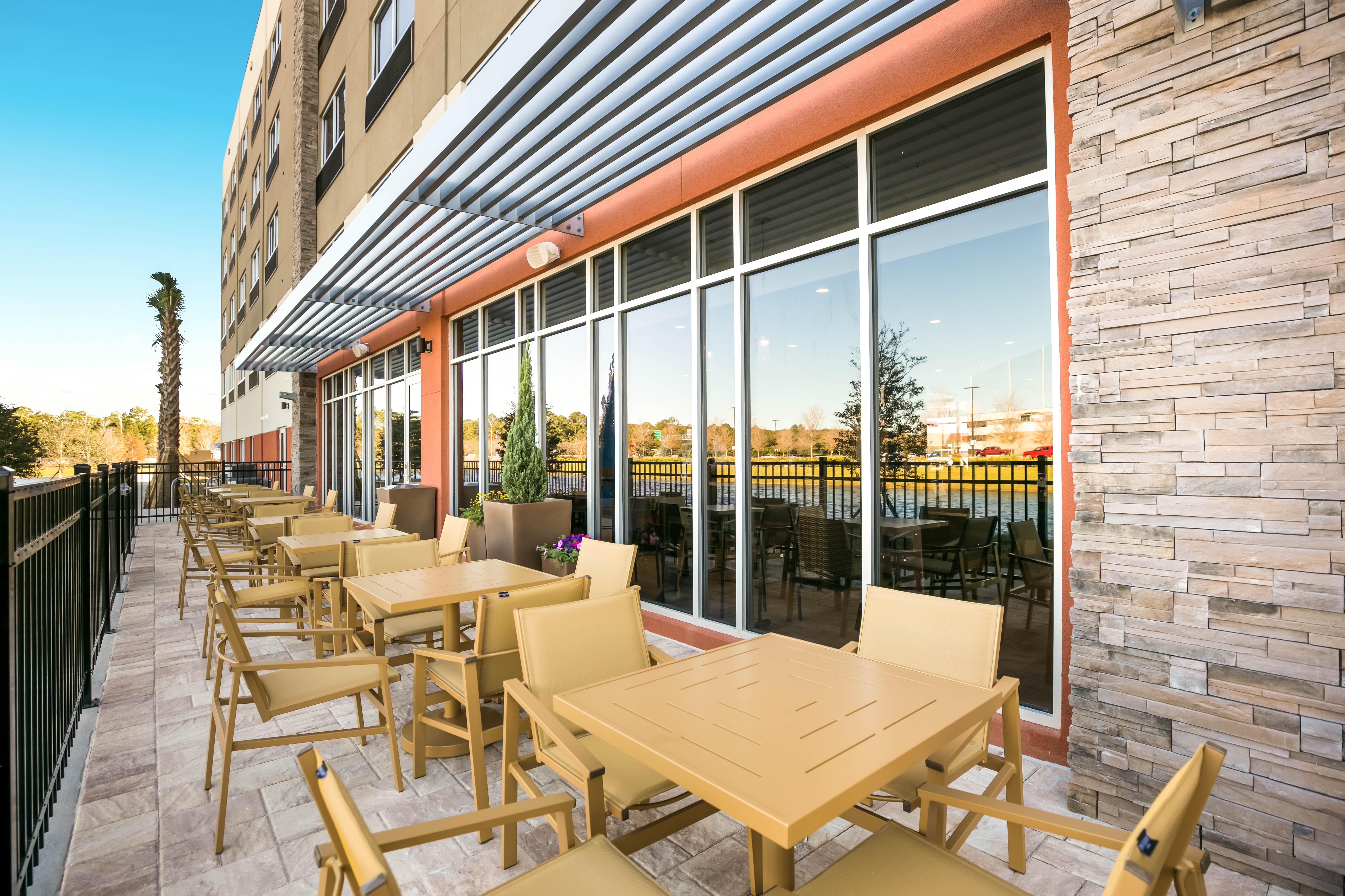 Holiday Inn Express & Suites Jacksonville - Town Center By Ihg Exterior photo
