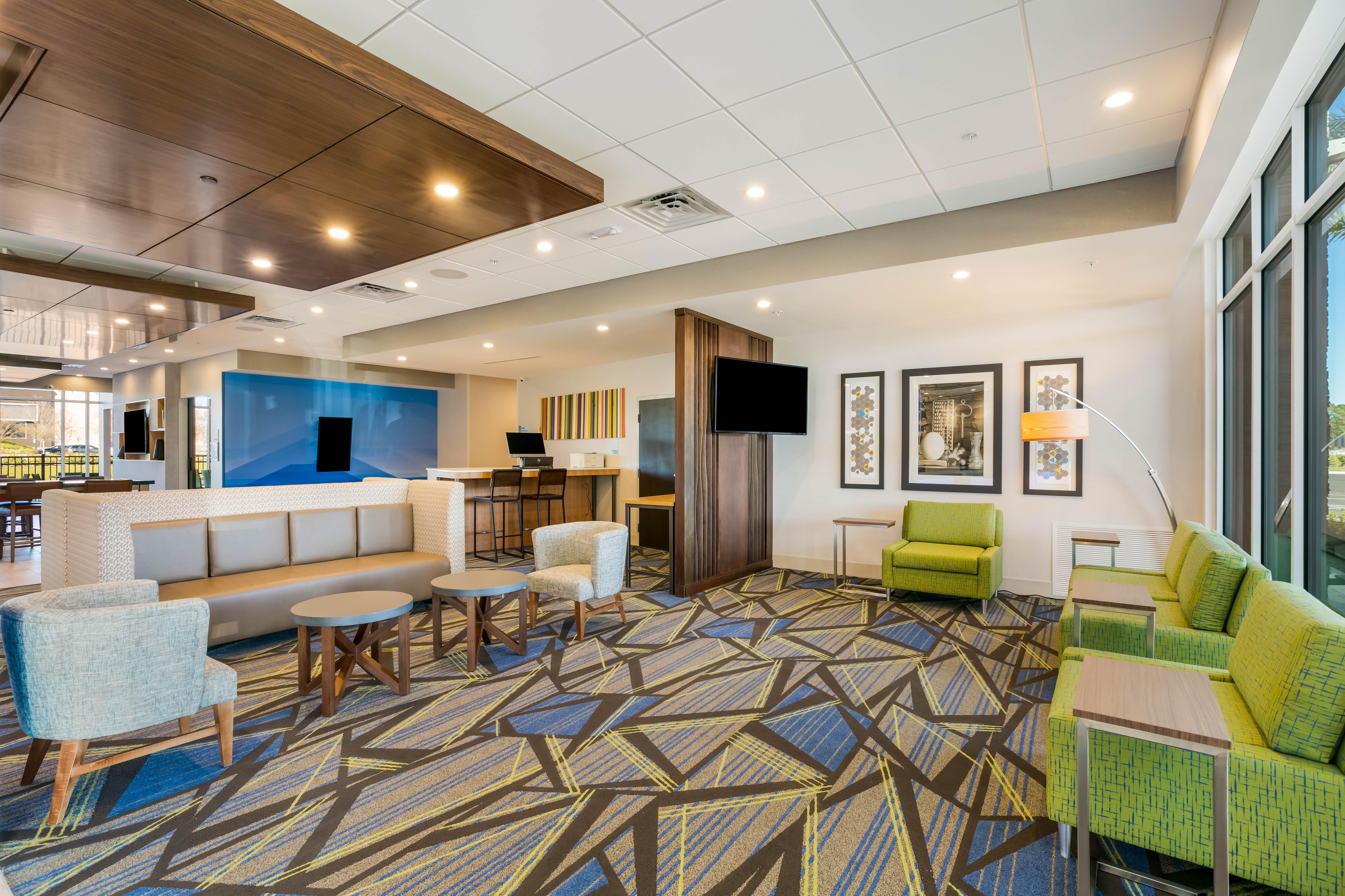 Holiday Inn Express & Suites Jacksonville - Town Center By Ihg Exterior photo