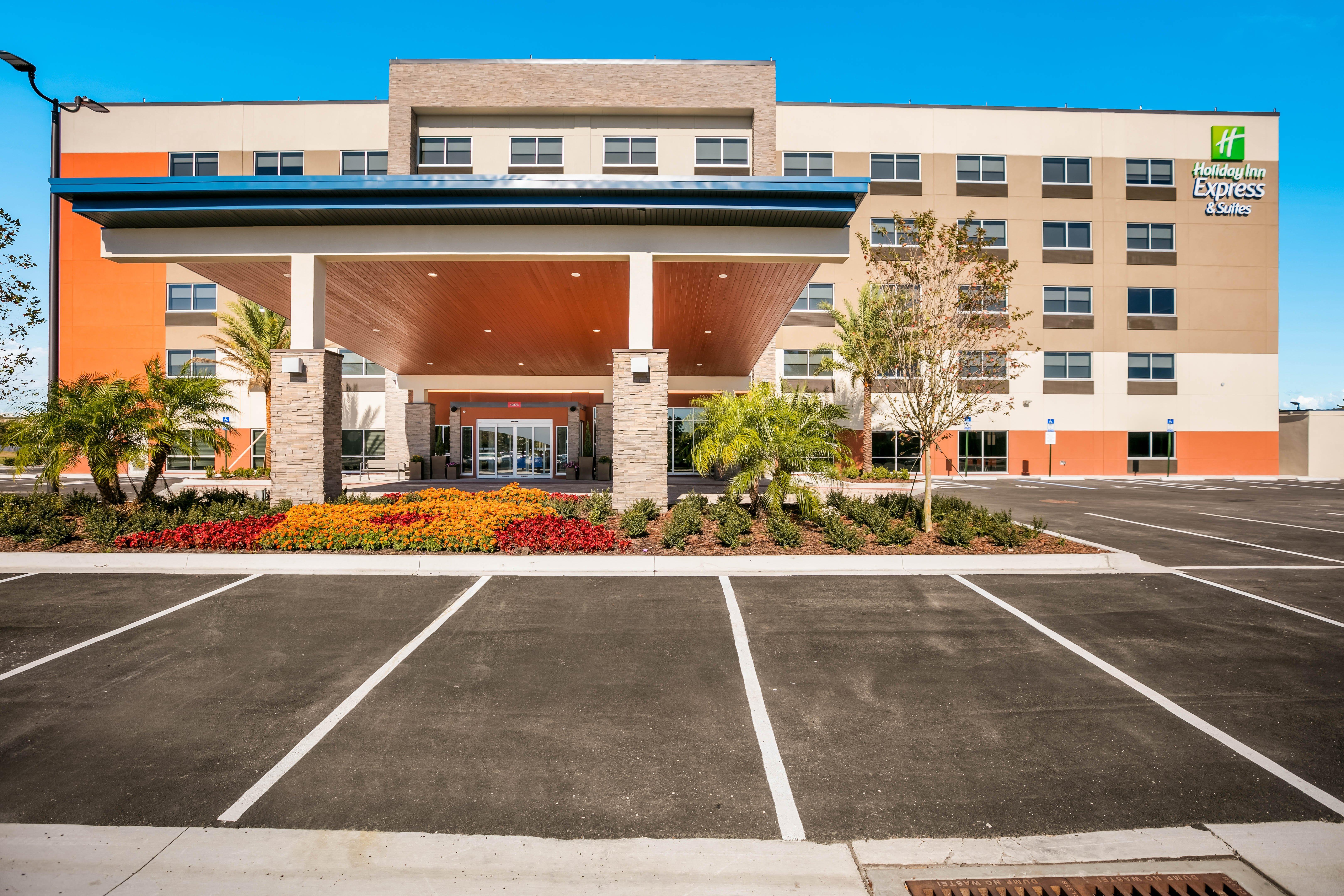 Holiday Inn Express & Suites Jacksonville - Town Center By Ihg Exterior photo