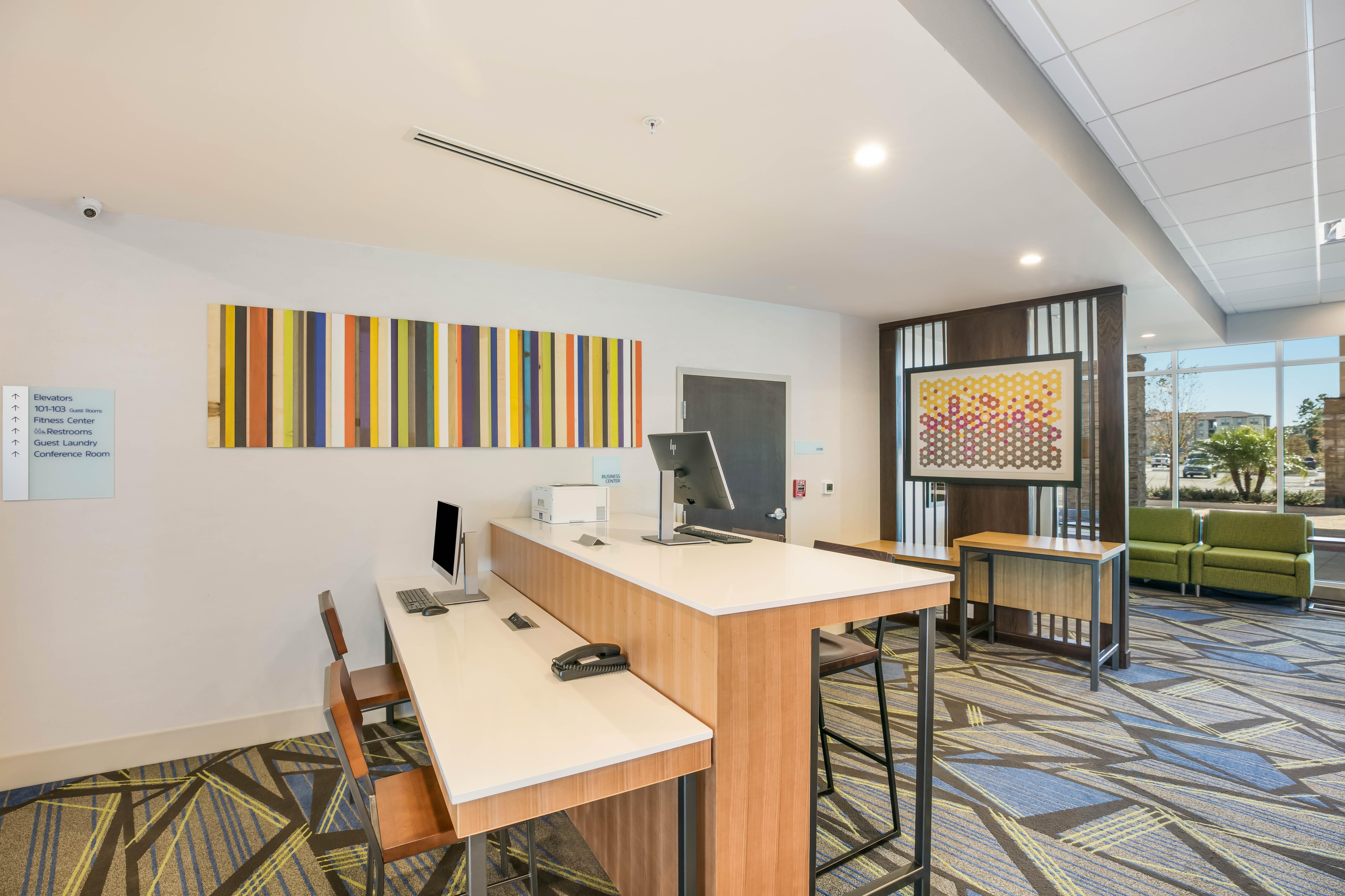 Holiday Inn Express & Suites Jacksonville - Town Center By Ihg Exterior photo
